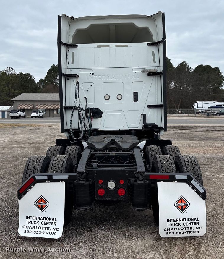 image for item DU0294 2019 International LT625 semi truck