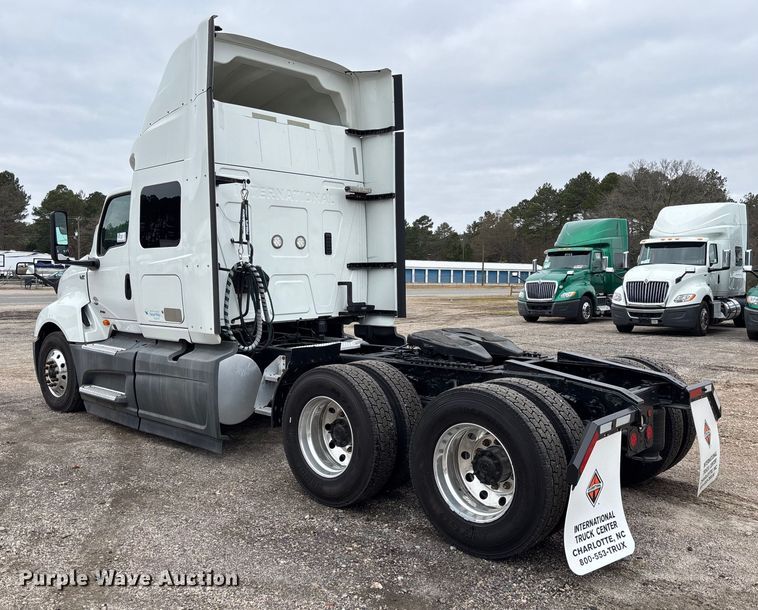 image for item DU0294 2019 International LT625 semi truck