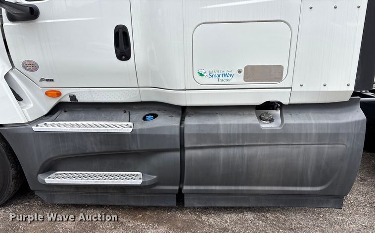 image for item DU0294 2019 International LT625 semi truck