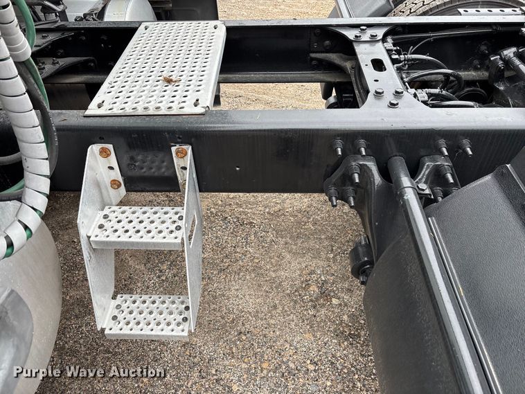 image for item DU0294 2019 International LT625 semi truck