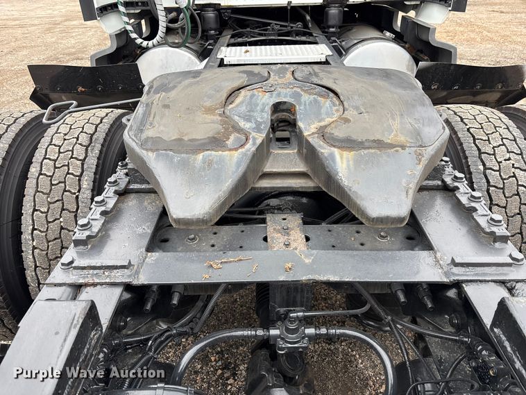 image for item DU0294 2019 International LT625 semi truck