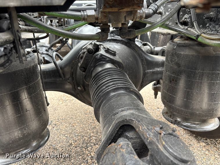 image for item DU0294 2019 International LT625 semi truck