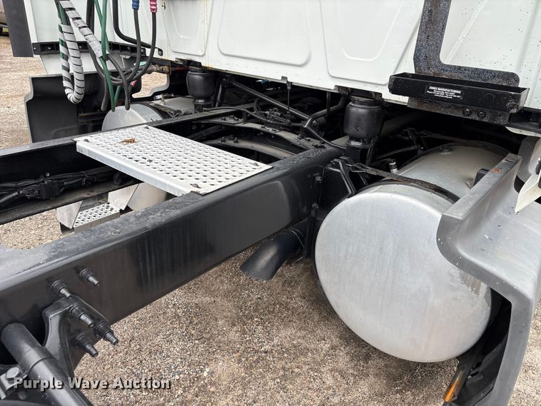 image for item DU0294 2019 International LT625 semi truck