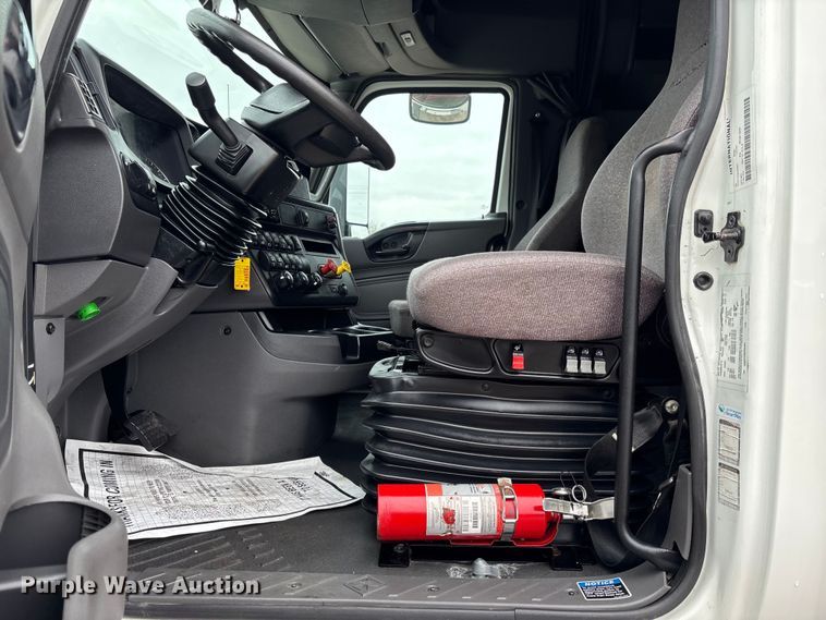 image for item DU0294 2019 International LT625 semi truck