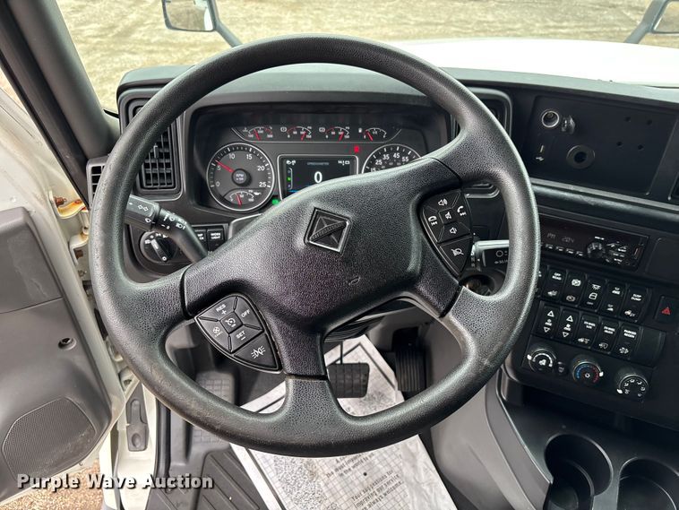 image for item DU0294 2019 International LT625 semi truck