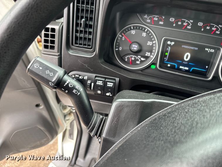 image for item DU0294 2019 International LT625 semi truck