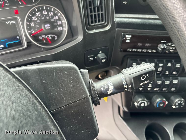 image for item DU0294 2019 International LT625 semi truck