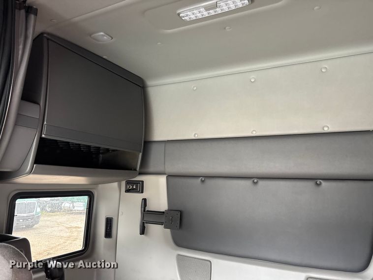 image for item DU0294 2019 International LT625 semi truck