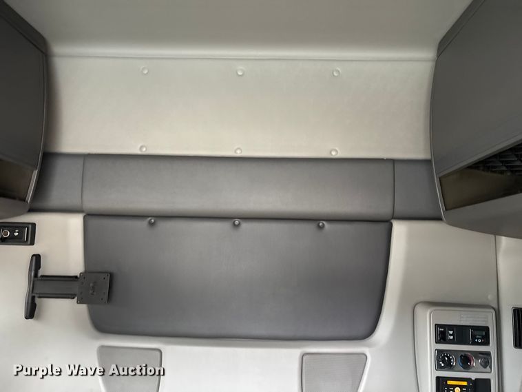 image for item DU0294 2019 International LT625 semi truck