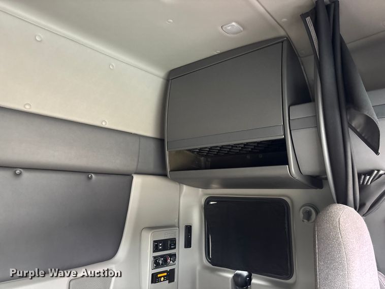 image for item DU0294 2019 International LT625 semi truck