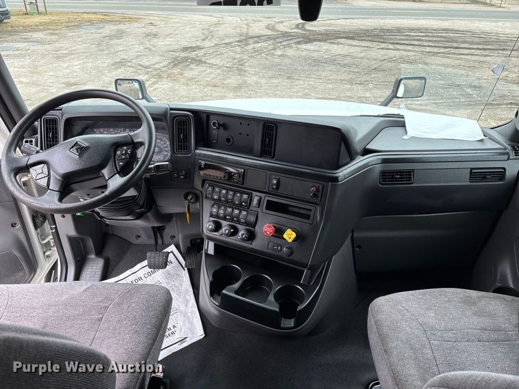 image for item DU0294 2019 International LT625 semi truck