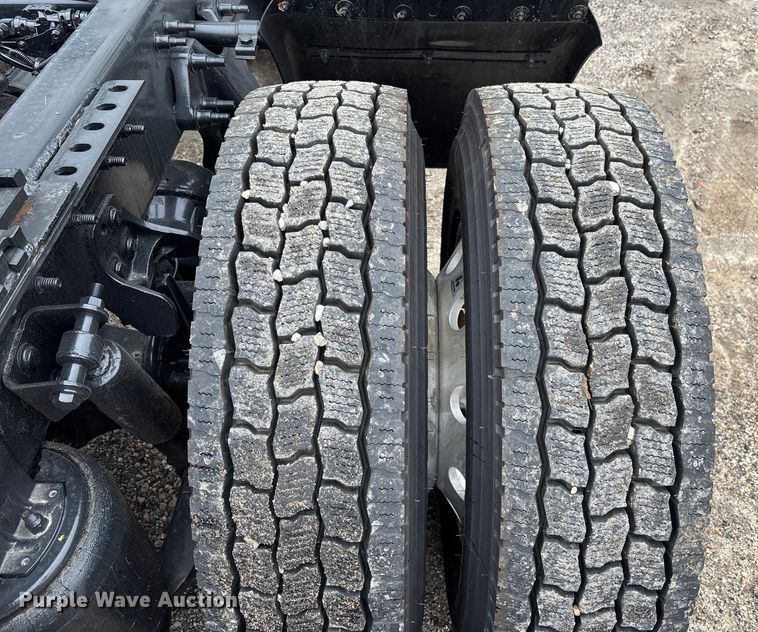 image for item DU0294 2019 International LT625 semi truck