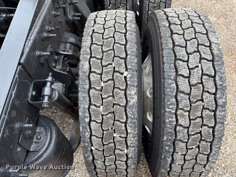 image for item DU0294 2019 International LT625 semi truck