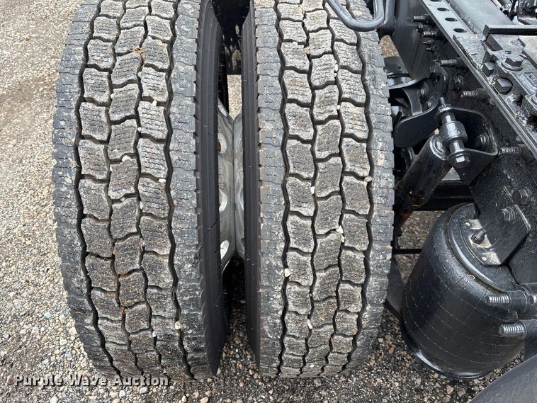 image for item DU0294 2019 International LT625 semi truck