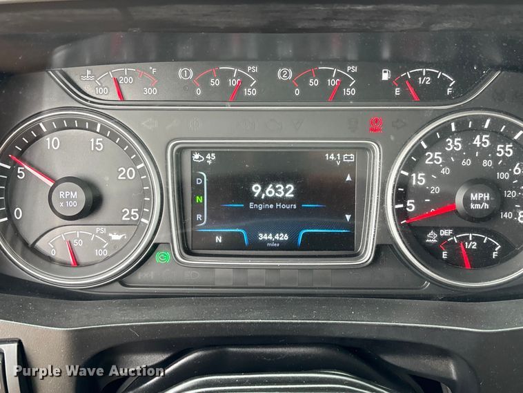 image for item DU0294 2019 International LT625 semi truck