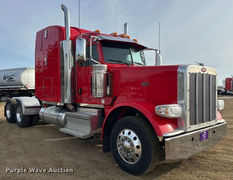 image for item DW4389 2020 Peterbilt 389 semi truck