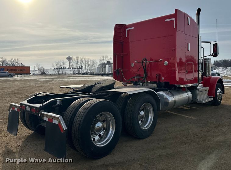 image for item DW4389 2020 Peterbilt 389 semi truck