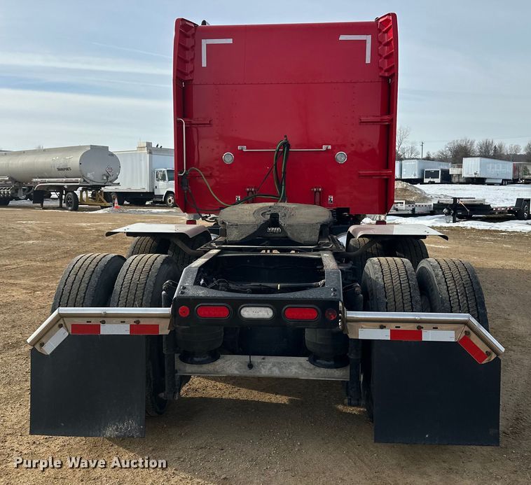 image for item DW4389 2020 Peterbilt 389 semi truck