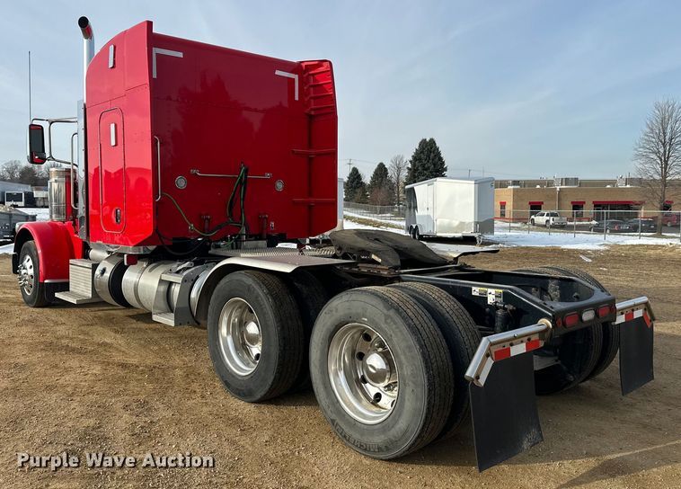 image for item DW4389 2020 Peterbilt 389 semi truck