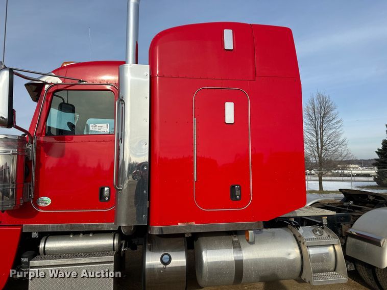image for item DW4389 2020 Peterbilt 389 semi truck