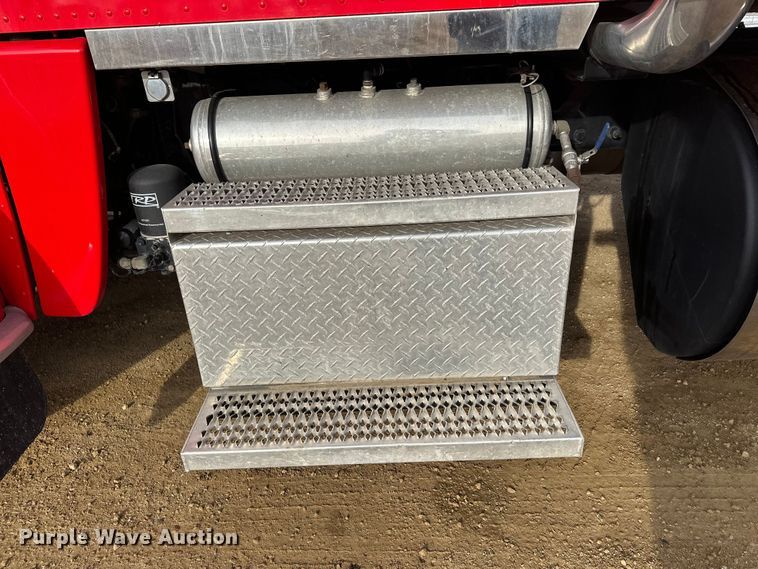 image for item DW4389 2020 Peterbilt 389 semi truck