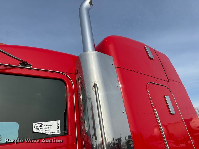 image for item DW4389 2020 Peterbilt 389 semi truck