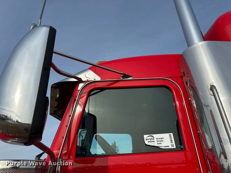 image for item DW4389 2020 Peterbilt 389 semi truck