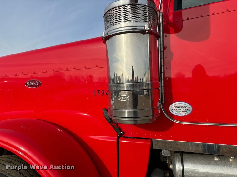 image for item DW4389 2020 Peterbilt 389 semi truck