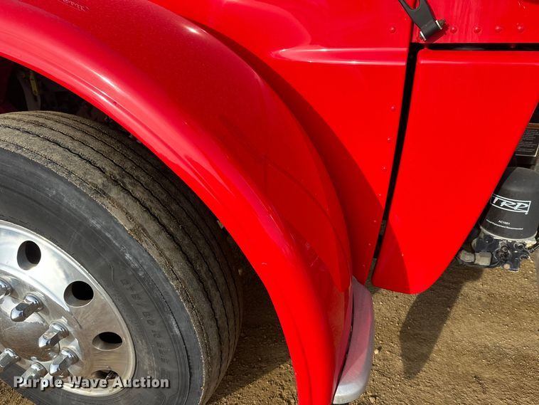 image for item DW4389 2020 Peterbilt 389 semi truck