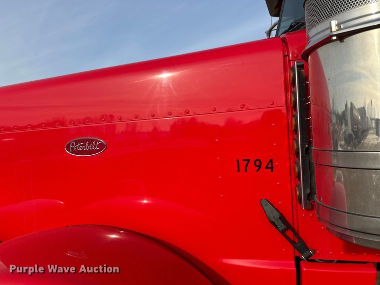 image for item DW4389 2020 Peterbilt 389 semi truck