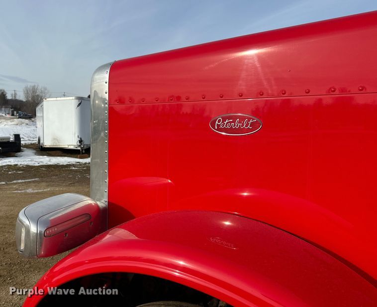 image for item DW4389 2020 Peterbilt 389 semi truck