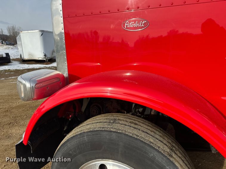image for item DW4389 2020 Peterbilt 389 semi truck
