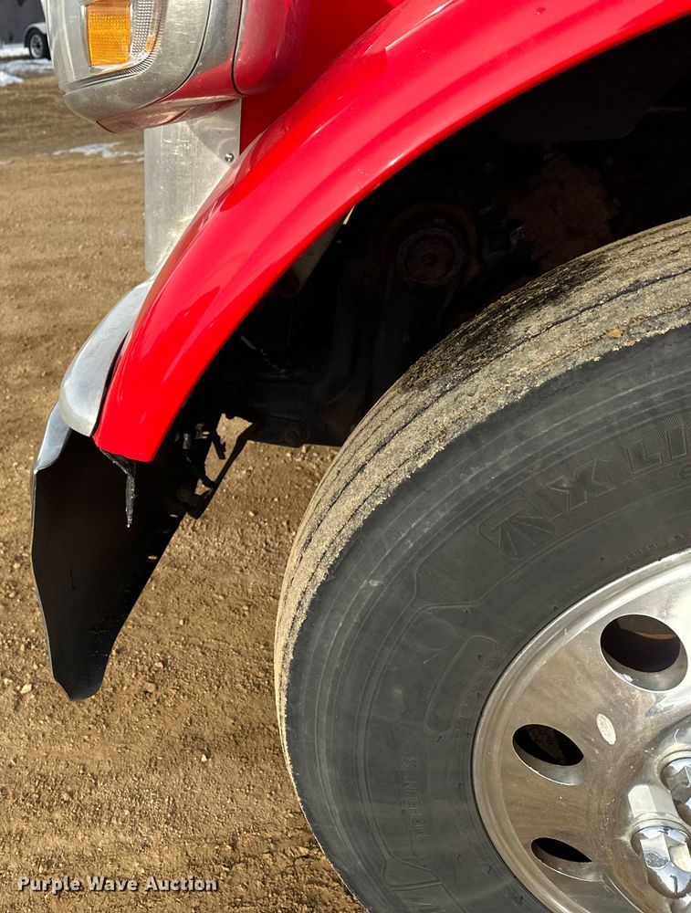 image for item DW4389 2020 Peterbilt 389 semi truck