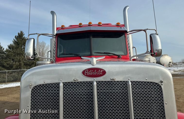image for item DW4389 2020 Peterbilt 389 semi truck