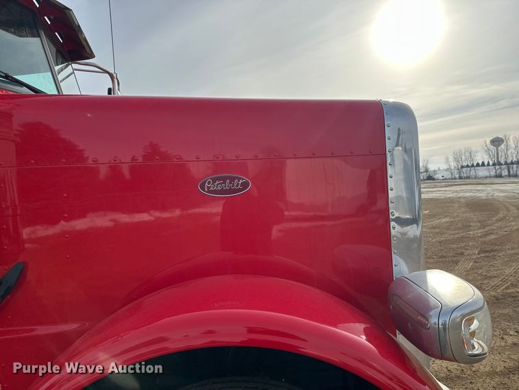 image for item DW4389 2020 Peterbilt 389 semi truck