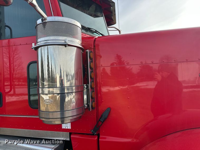 image for item DW4389 2020 Peterbilt 389 semi truck