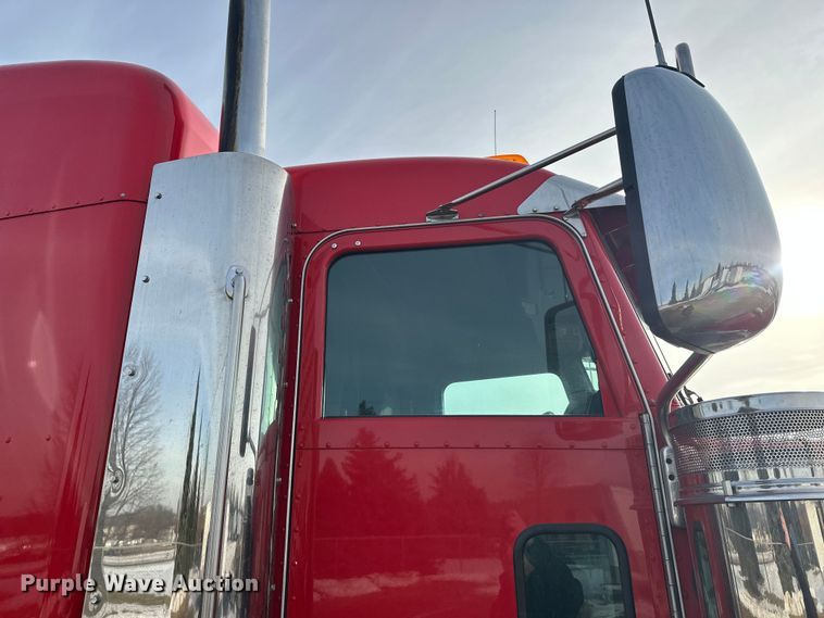 image for item DW4389 2020 Peterbilt 389 semi truck