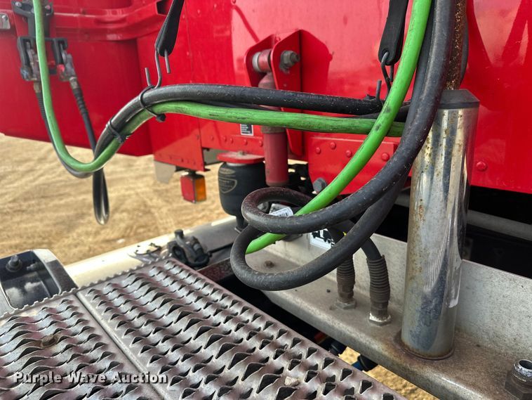 image for item DW4389 2020 Peterbilt 389 semi truck