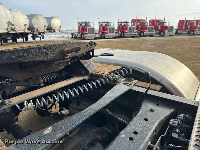 image for item DW4389 2020 Peterbilt 389 semi truck