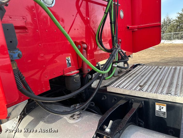 image for item DW4389 2020 Peterbilt 389 semi truck