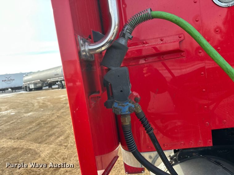 image for item DW4389 2020 Peterbilt 389 semi truck