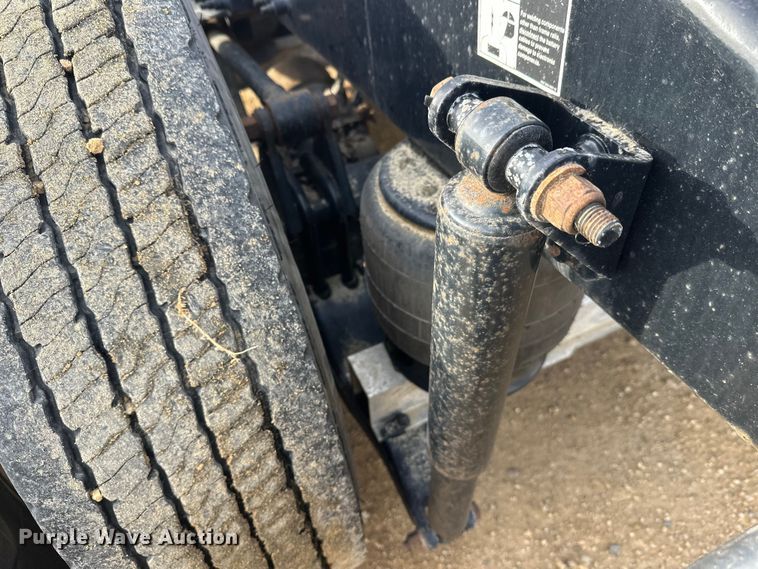 image for item DW4389 2020 Peterbilt 389 semi truck