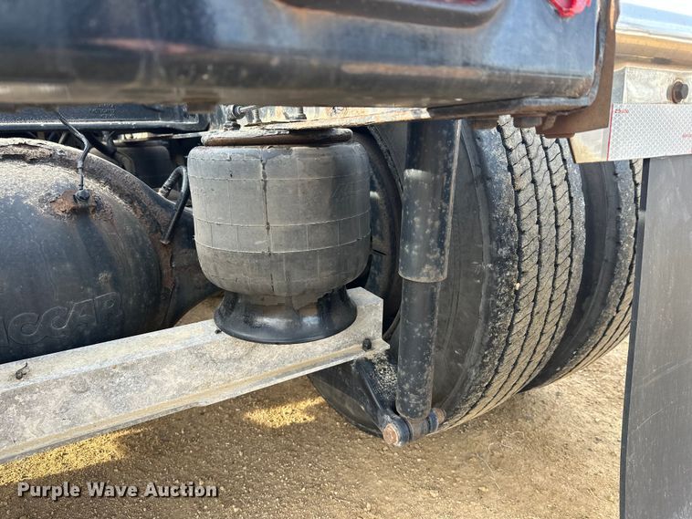 image for item DW4389 2020 Peterbilt 389 semi truck