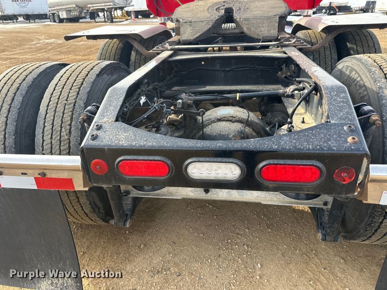 image for item DW4389 2020 Peterbilt 389 semi truck