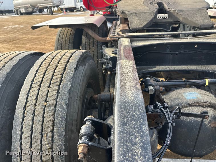 image for item DW4389 2020 Peterbilt 389 semi truck