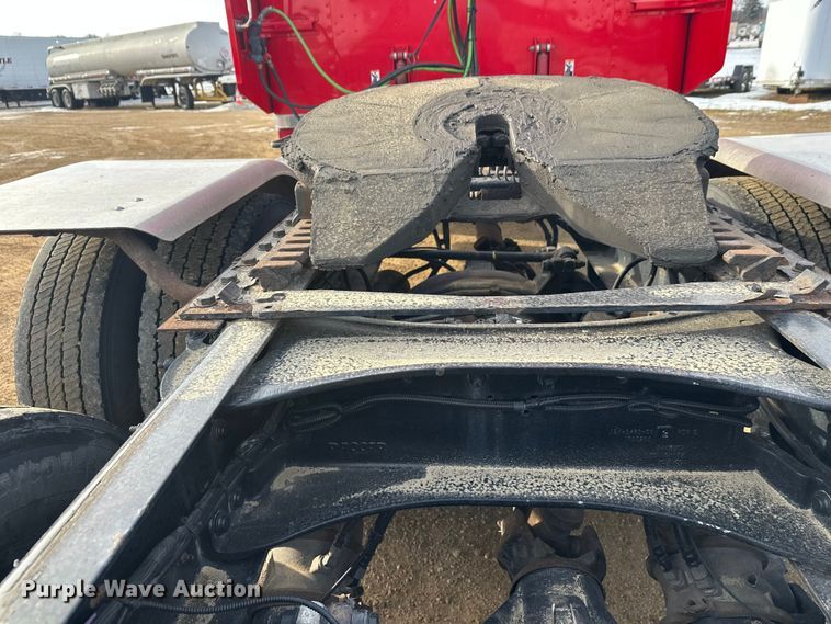 image for item DW4389 2020 Peterbilt 389 semi truck