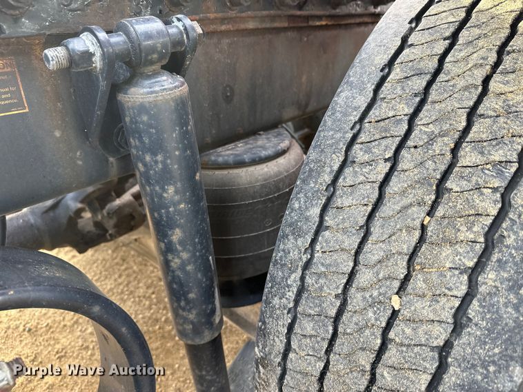 image for item DW4389 2020 Peterbilt 389 semi truck