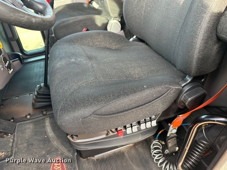 image for item DW4389 2020 Peterbilt 389 semi truck