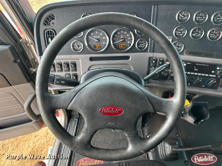 image for item DW4389 2020 Peterbilt 389 semi truck