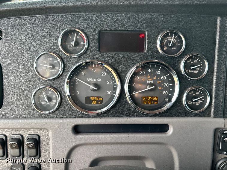 image for item DW4389 2020 Peterbilt 389 semi truck